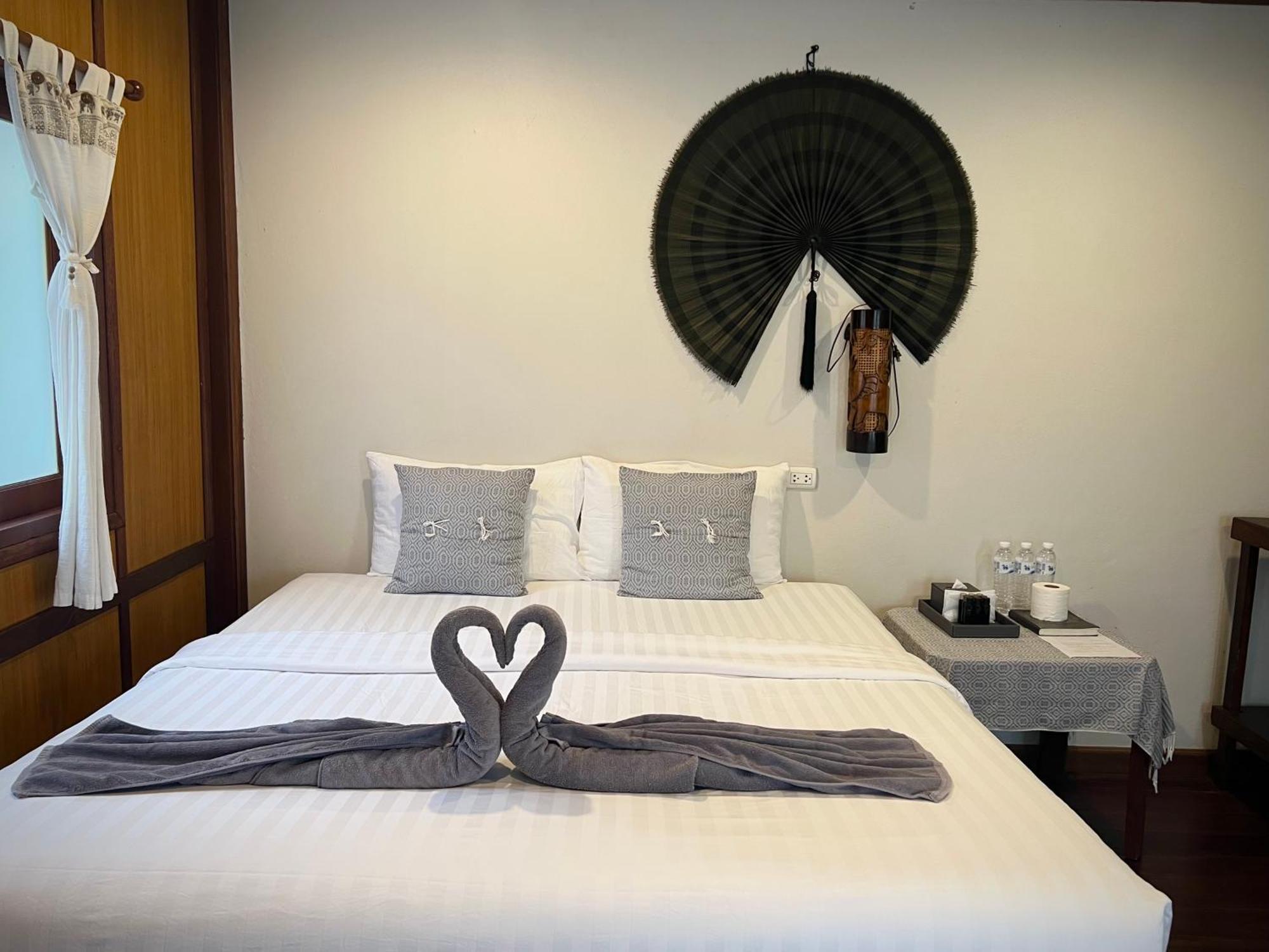 V-View Beach Resort Baan Tai Exterior photo